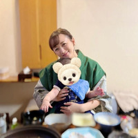 小松彩夏、生後6ヶ月の息子と初の“子連れ温泉旅行”へ！親子2SHOTに反響「かわいい」「幸せですね」