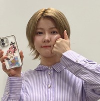 オダウエダ小田、水着姿での川遊びショット 圧巻美脚が話題「長すぎる」