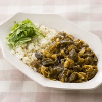 肉なしでここまで美味しい！10分で完成「焼きなすと油揚げのキーマ」香ばしいなすと油揚げでヘルシーに
