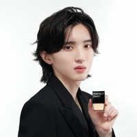 なにわ男子・道枝駿佑、ブラックスーツ姿で光纏いランウェイ 中国コスメアンバサダー2年連続就任＆新ムービー公開