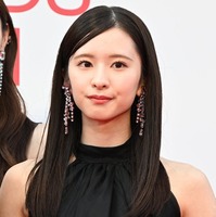 乃木坂46菅原咲月、ミニスカ×パーマで新たな魅力解放「いつもと違う表情が素敵」「キュンとした」の声