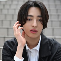 モデルプレスのインタビューに応じた谷原七音（C）モデルプレス