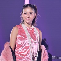 みちょぱ、ミニ丈からほっそり美脚輝く ハーフツインヘアで新たな魅力【TGC2025A/W】
