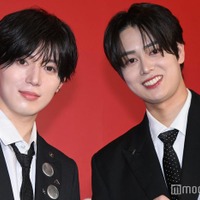 囲み取材に応じた西山智樹、前田大輔（C）モデルプレス