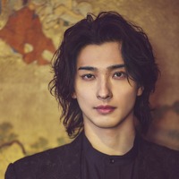 横浜流星、2026年カレンダー決定 心血注いだ作品「国宝」「べらぼう」ゆかりの地で撮影