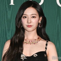 「涙の女王」キム・ジウォン、日本イベント参加 キャミワンピで輝くスタイルに釘付け【ブルガリ展覧会フォトコール第一夜】