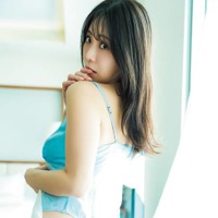 鈴木ふみ奈、美ヒップチラリのシースルーランジェリーSHOTに釘付け！大胆かつ透明感あふれる魅力が全開