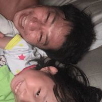 パンサー尾形、7歳愛娘との“ふざけ合い”寝かしつけSHOTに「楽しそう」「パパがいる時はこうなりますよね」
