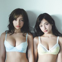 “エリマリ姉妹”Erika＆百瀬まりな、豊満バスト輝く「週プレ」表紙初登場