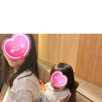 安めぐみ、10歳長女＆1歳次女がくっつくほっこりSHOTに「可愛い」「仲良し姉妹」の声