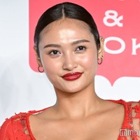 “驚異の10等身”香川沙耶、ブラック水着で美ヒップ際立つ プールショットに「もはや芸術」「色っぽい」