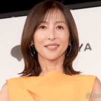 “永遠のグラビアクイーン”56歳・かとうれいこ、27年ぶり写真集発売 30年ぶり水着姿でのボディケア明かす【AROUND】