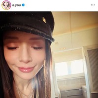「まじ毛穴どこ」浜崎あゆみ、瞼を閉じた美肌SHOTに反響「幸せそうな笑みがたまらない」