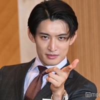 降壇ギリギリまで“ゴイゴイスー”を決めていた向井康二（C）モデルプレス