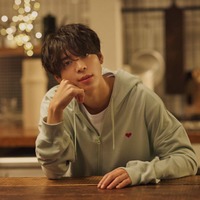 timelesz松島聡「ピーチ・ジョン」“恋するルームウェア”着こなす 動画テーマ曲は「Head Up」