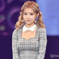 ギャルママモデル聖菜“超ミニ”で美脚大胆披露「細くて長い」「セクシー」の声