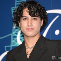 kemio、自身の写真展訪れた祖母顔出し公開「チャーミング」「来てくれてよかったね」の声