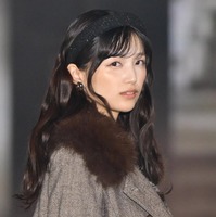 乃木坂46五百城茉央、大人びた雰囲気で初ランウェイ 美脚もチラリ【ガルアワ2025AW】