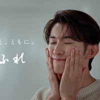 Snow Man向井康二、“素”の表情で保湿 スキンケアシリーズ新CM＆ビジュアル解禁