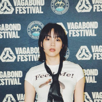 のん、ほっそりお腹がチラリ！ロックなフェス衣装SHOTに「カッコよすぎ～」「オシャレ」の声