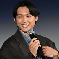 生解説で2ミスしたことを嘆く松村北斗（C）モデルプレス