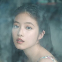 撮影＝三宮幹史／『今田美桜写真集 ラストショット』（講談社）デジタル版限定特典カットより