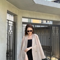 季節の変わり目コーデ見本帳。人気インフルエンサーが着こなすシンプル洗練スタイルとは