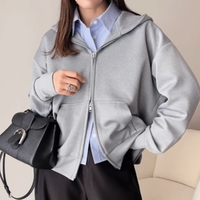 くたびれ感ゼロ。大人が上品に「パーカー」を着こなす秘訣とは【40代の毎日コーデ】