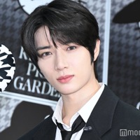 TXT・BEOMGYU(ボムギュ)黒スーツで六本木降臨 ハローキティをエスコート