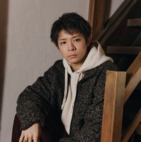 岸優太「BANANA REPUBLIC HOLIDAY 2025」（提供写真）