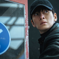 「捏造された都市」(C)2025 Disney and its related entities