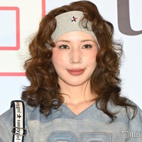 仲里依紗「ご本人に貰ってる」Netflixシリーズ「グラスハート」TENBLANKの貴重ステッカー披露「レア」「羨ましい」の声