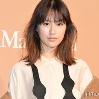 恒松祐里、ショーパン姿で脚線美披露「脚長すぎてびっくり」「ポーズが可愛すぎる」の声