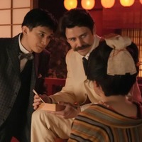 吉沢亮、トミー・バストウ「ばけばけ」第27話（C）NHK