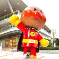 東貴博、1歳次女が“アンパンマンミュージアム”デビュー「あっちこっちで大はしゃぎ」「また連れてこ～！」