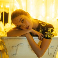 『ばけばけ』ヒロイン・高石あかり、初写真集が大反響で重版決定！幻想的なメリーゴーランドSHOTなど公開