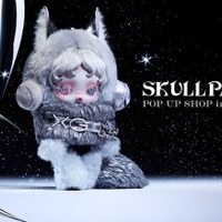 SKULLPANDA×XGコラボぬいぐるみペンダント（提供写真）