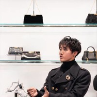 Snow Man岩本照、オールブラックのクールな装いを披露！メンバーに贈りたいプレゼントも明かす