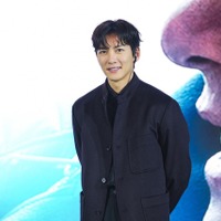 チ・チャンウク「捏造された都市」©2025 Disney and its related entities