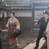 小日向文世、高石あかり、吉沢亮、トミー・バストウ「ばけばけ」第38話（C）NHK