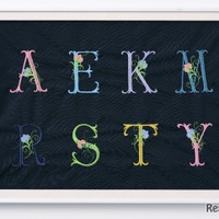 イニシャル花文字刺繍