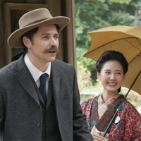 北香那、トミー・バストウ「ばけばけ」第41話（C）NHK