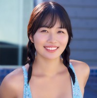 秋田そな、初グラビアでふんわり美バスト開放「ヤンマガ」初登場