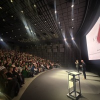 11/18アカデミー美術館内Ted Mann Theater　『国宝』©吉田修一／朝日新聞出版　©2025映画「国宝」製作委員会