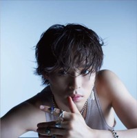 注目の俳優・兵頭功海、挑戦的なまなざしにドキッ！非日常ファッションで新たな魅力