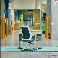 提供する奨学家具の一例（デスク＆チェア）