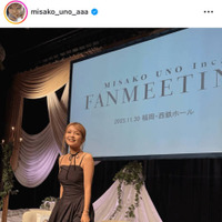 宇野実彩子、美デコルテ際立つファンミのオフSHOTに反響「素敵すぎです」「可愛すぎる」