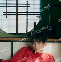 高橋文哉2026年卓上カレンダー　(C)KADOKAWA／写真：三瓶康友