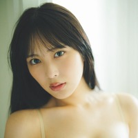 ≒JOY逢田珠里依、ビキニ姿で美スタイル際立つ「週プレ」初表紙