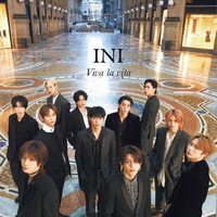 INI写真集「Viva la vita」（提供写真）